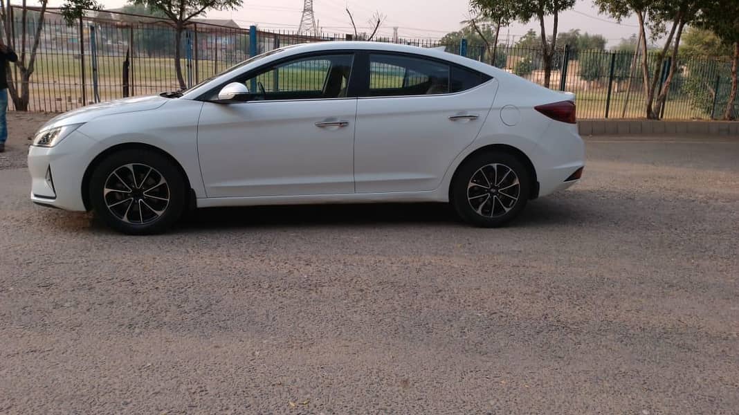 Hyundai Elantra  GLS 2022 9