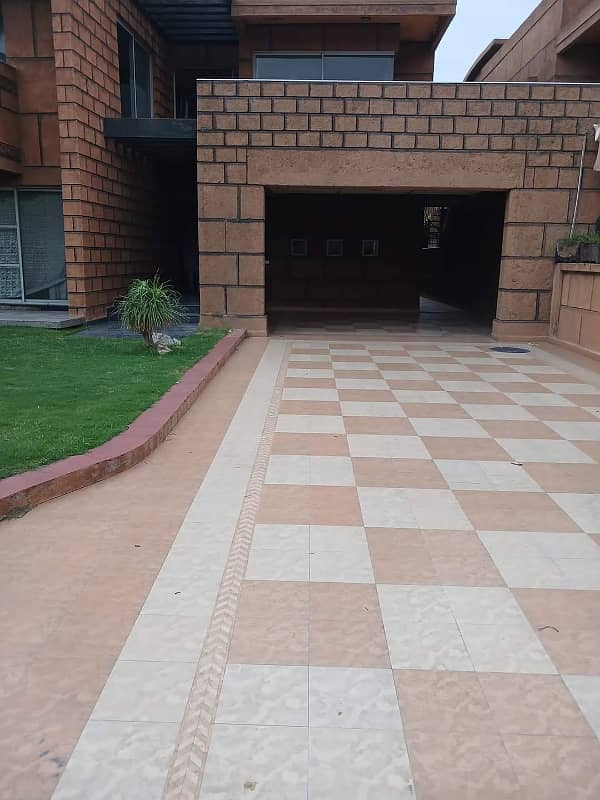 33-Marla Meadows Villa In Bahria Town Lahore 3