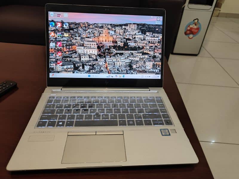 HP EliteBook 840 G5 core I7, 8th Gen, Touch screen HP with Sureview 9