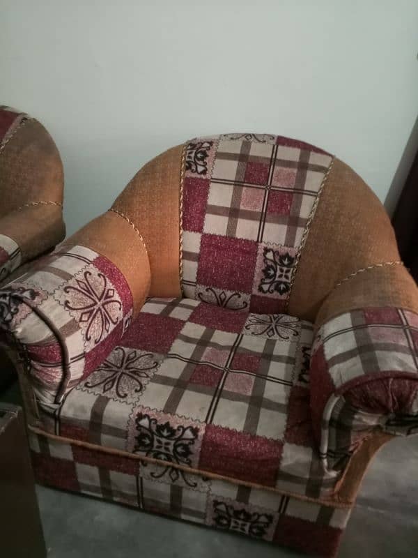 5 seater sofa hai bilkul theak hai 0