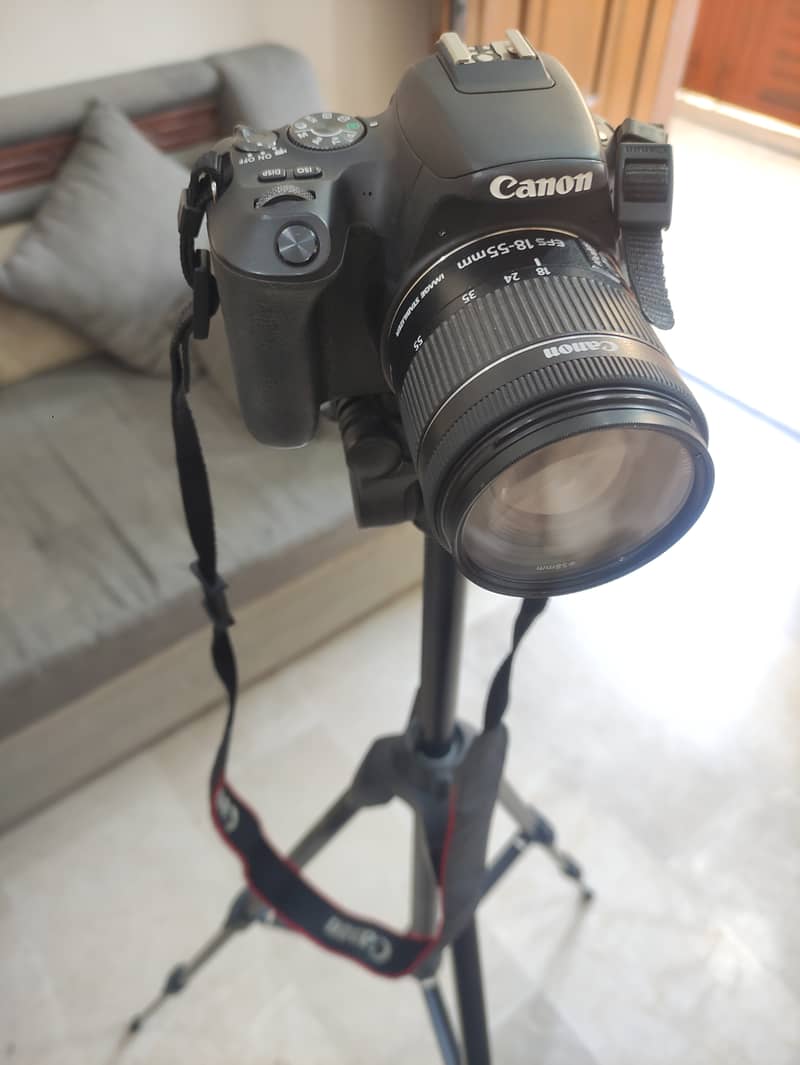 Canon 200D DSLR Condition 10/10 - 18-55mm STM + Tripod + 32GB Card 4