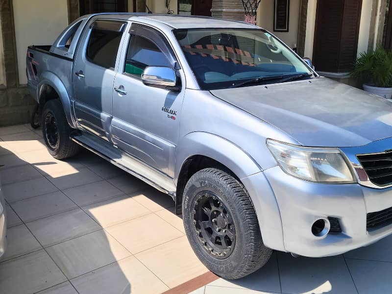 Toyota Hilux Vigo Champ - Automatic 9