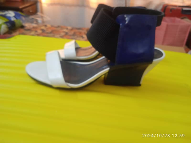 United nude heels, good as new 1