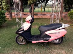 United Scooty 2018 model  100 CC  15300 km driven only like new scooty