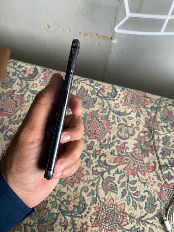 i phone 7 pta approved  32gb balck color onli sale 3