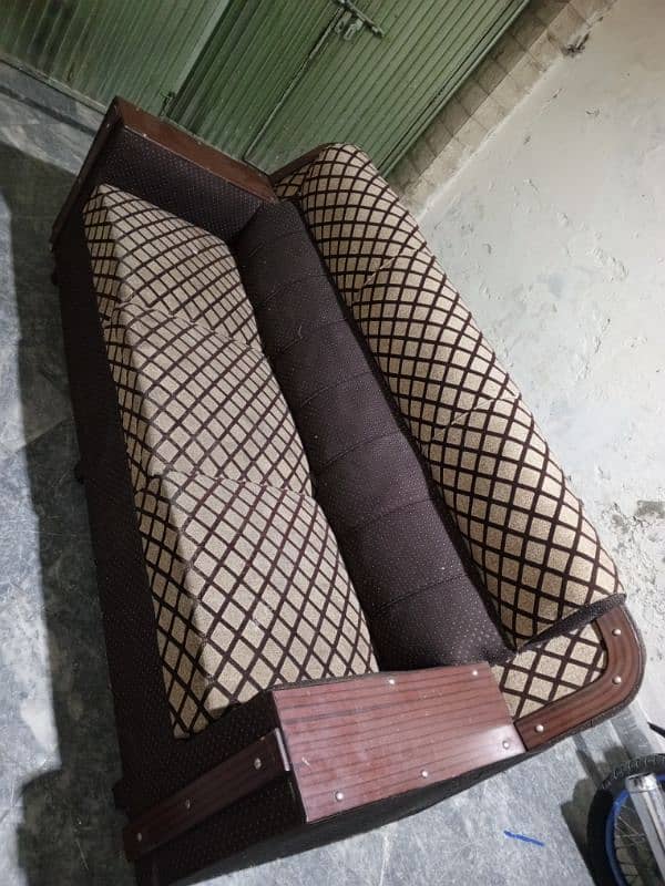 Sofa Set 3 + 1 + 1 urgent for sale neat 0