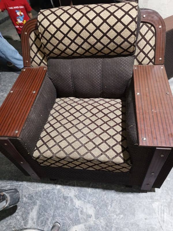 Sofa Set 3 + 1 + 1 urgent for sale neat 2