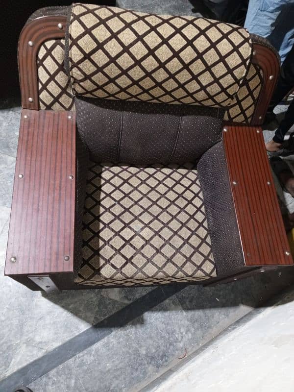 Sofa Set 3 + 1 + 1 urgent for sale neat 3