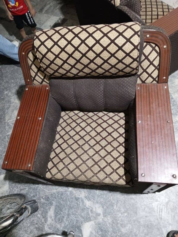 Sofa Set 3 + 1 + 1 urgent for sale neat 4