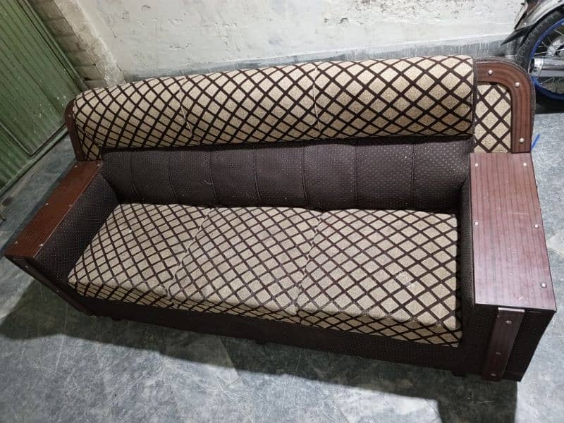 Sofa Set 3 + 1 + 1 urgent for sale neat 5