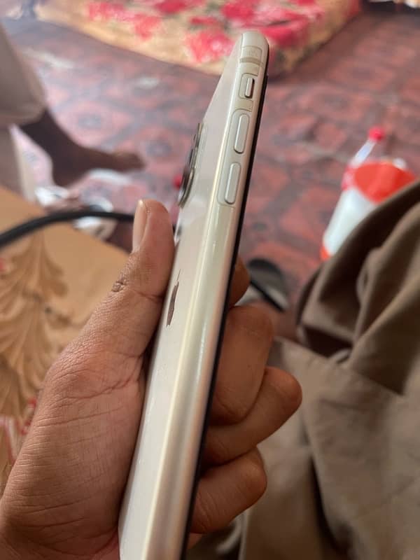 iPhone 11……………03077960956(WhatsApp)call/msg5800 3