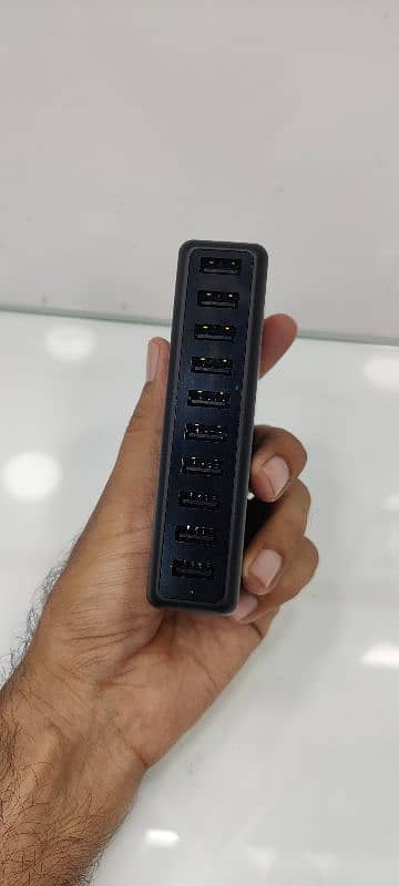 Amazon Basics USB Hub 10 ports,each Port 2.4A limited PCs available 2