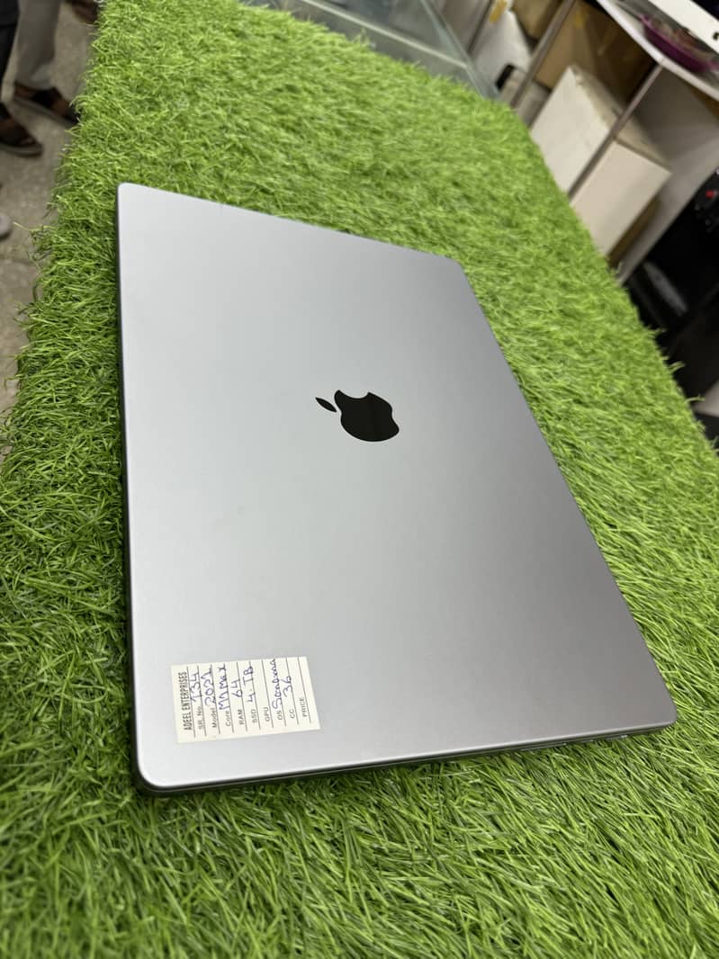 MacBook Pro 16" M1 Max Ram 64 SSD 4 TB Apple Care Plus May 2025 4