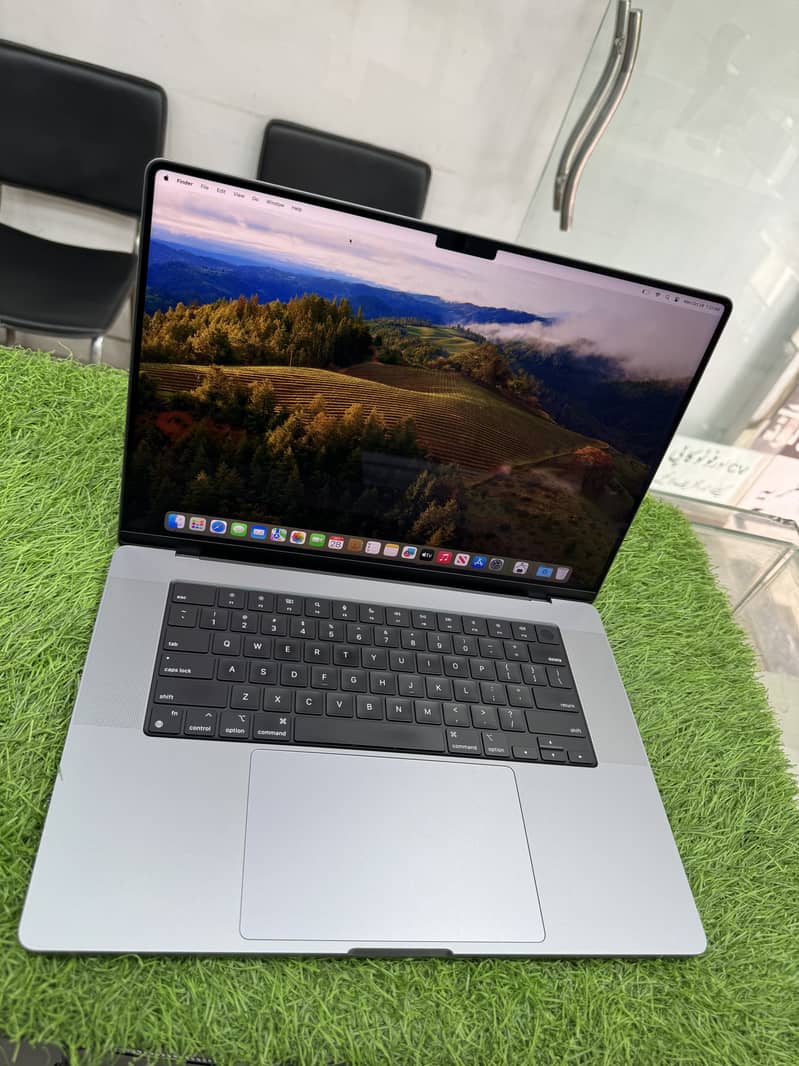 MacBook Pro 16" M1 Max Ram 64 SSD 4 TB Apple Care Plus May 2025 5