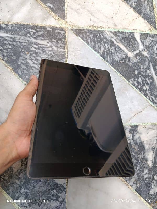 iPad 7 generation 10 by 9 condition 4