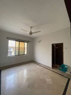 10 Marla (35x70) upper portion on rent in G13/3