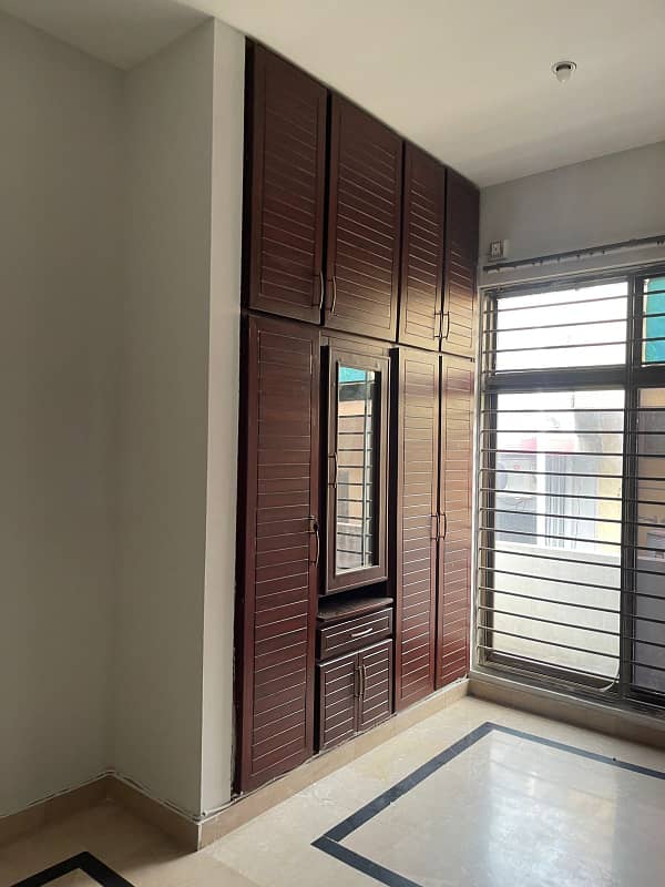 10 Marla (35x70) upper portion on rent in G13/3 1