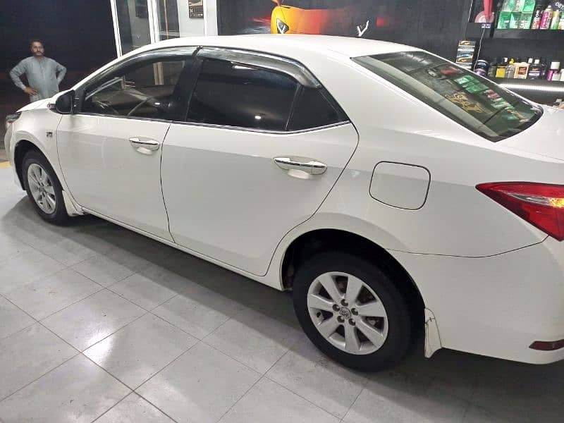 Toyota Corolla Altis Grande 2016 in excellent condition 2