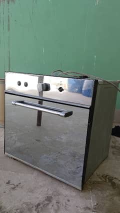 Microwave oven 1 bar bhi use nhi huwa BS pare pare condition 10/8