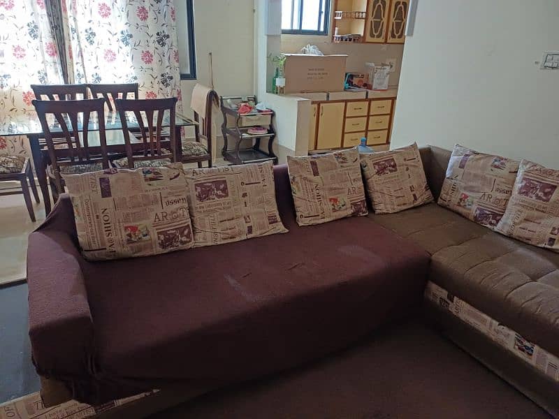 L shaped sofa with 6 cushions 0