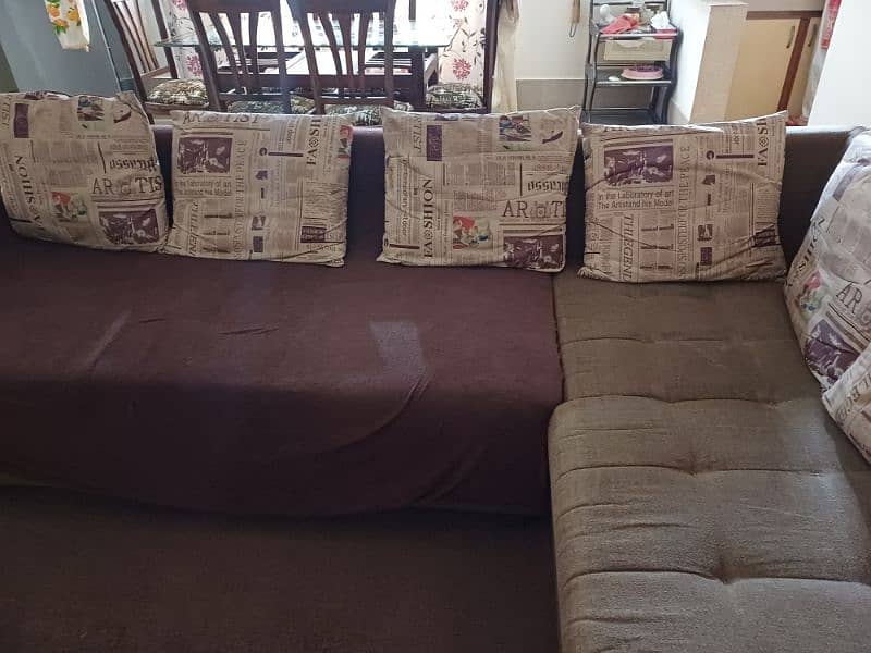 L shaped sofa with 6 cushions 2