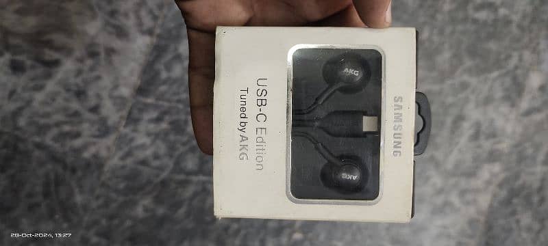 Samsung AKG headphones special edition 0