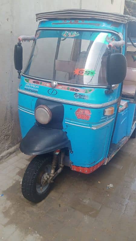 I'm selling my 8 seater Daewoo rickshaw genuine condition model 2021 0