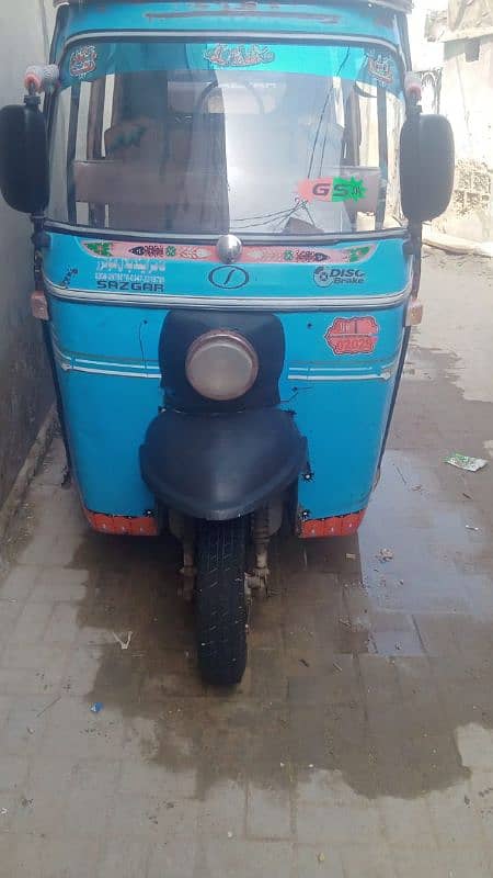 I'm selling my 8 seater Daewoo rickshaw genuine condition model 2021 2