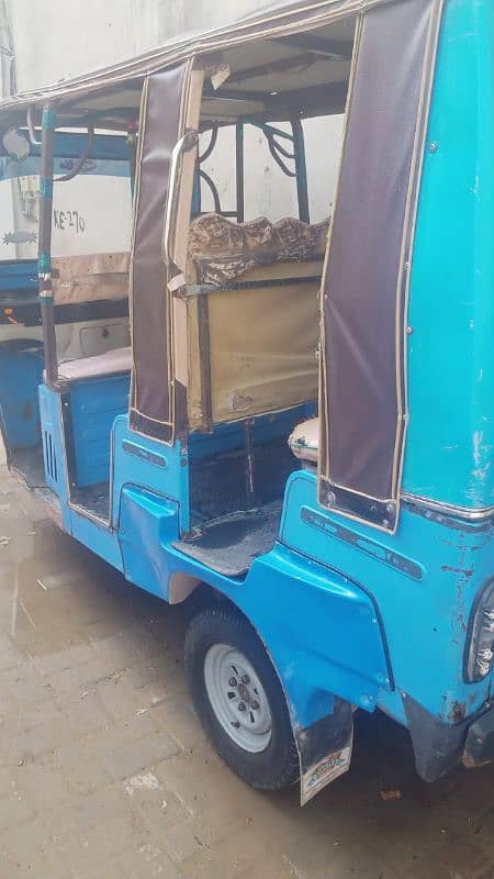 I'm selling my 8 seater Daewoo rickshaw genuine condition model 2021 3