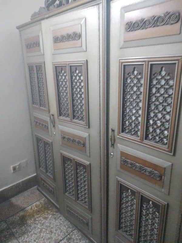 Wooden Wardrobe 3 doors used for sale 1