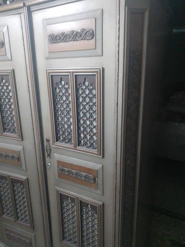 Wooden Wardrobe 3 doors used for sale 2