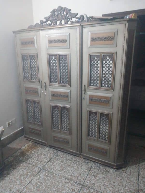 Wooden Wardrobe 3 doors used for sale 4