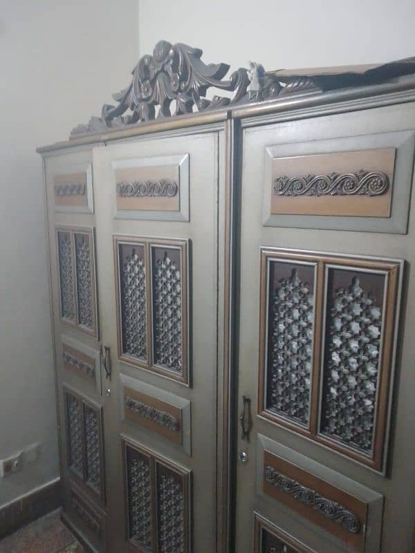 Wooden Wardrobe 3 doors used for sale 5