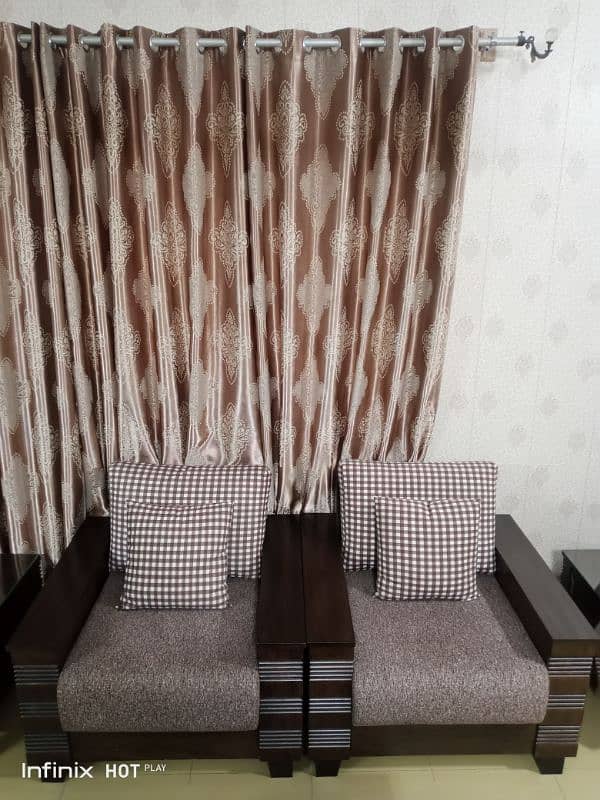 7 seater (3+2+1+1) with 2 side tables and 1 center table 4