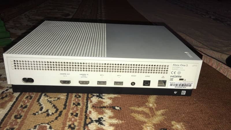 Xbox 1s 1TB 4