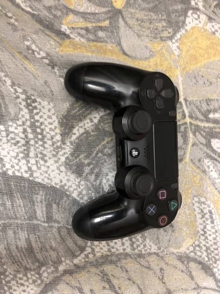 Sony Ps4 fat 500gb with two original controllers 4