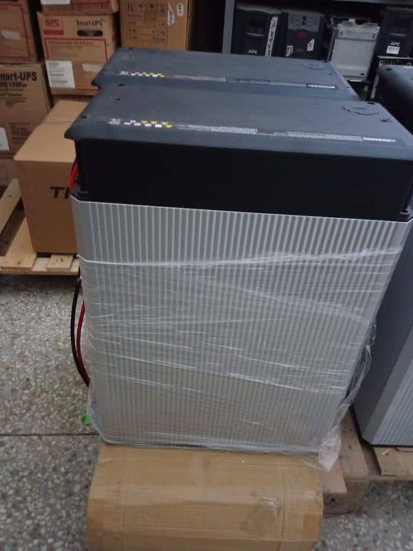 LITHIUM BATTERIES 100AH/200AH/300AH and APC SMART UPS 6