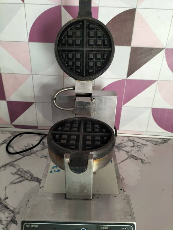 D shape waffle maker 1