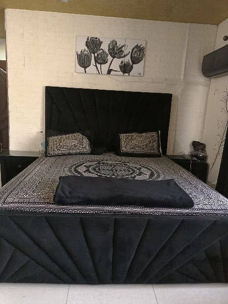 Black bed set for safe 0