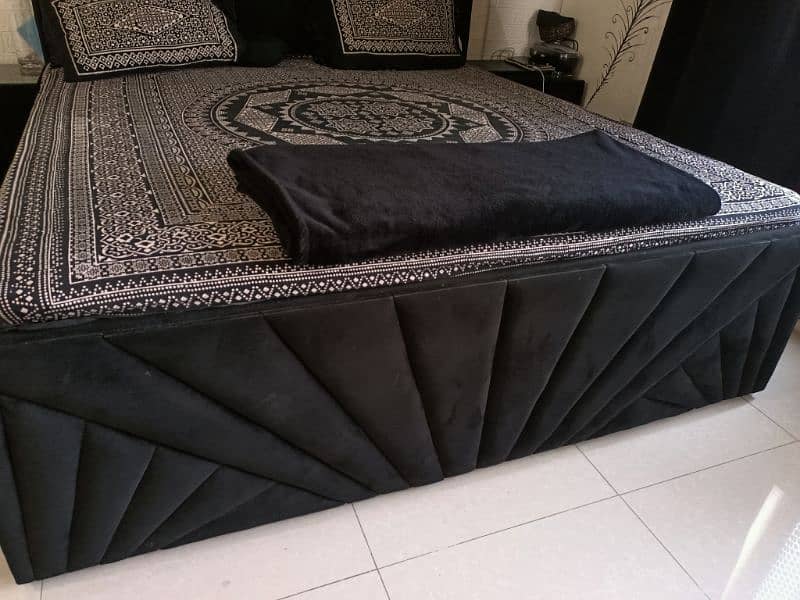 Black bed set for safe 1