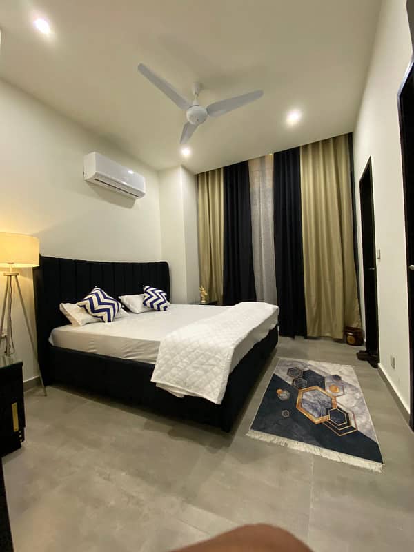 One BHK furnished Luxury apartment daily basis Available 5