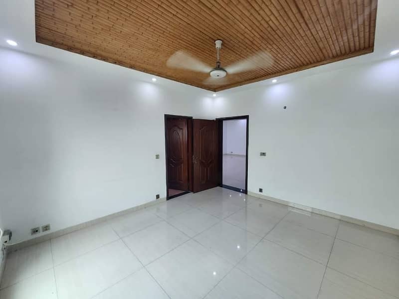 1 KANAL HOUSE AVAILABLE FOR RENT FOR FAMILY 12