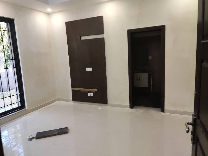 1.5 Kanal Beautiful House For Rent 5