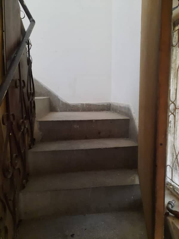 G-10/4 30x50 House Available Margalla Facing 2