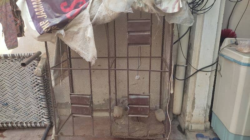 iron cage . 5 feet onchai . 4 feet lambai 2 feet chorai . 2