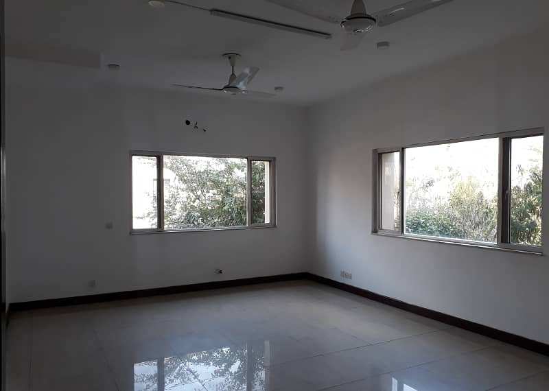 2 Kanal Bungalow With Golf View For Rent In DHA Raya 10