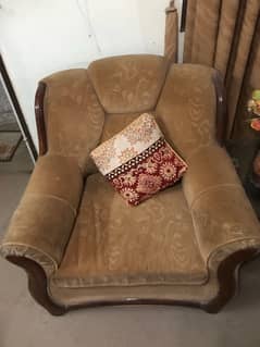 well Maintained Sofa Set