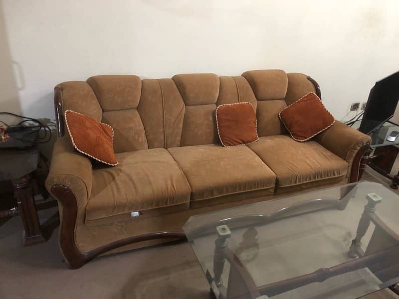 well Maintained Sofa Set 1