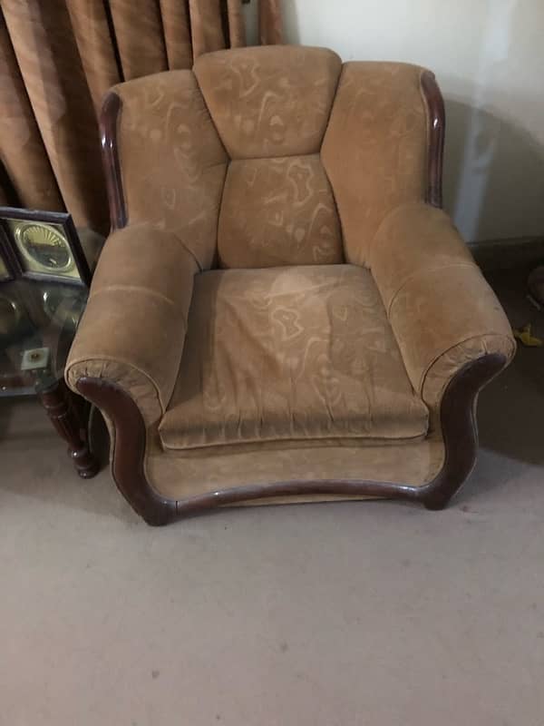 well Maintained Sofa Set 2