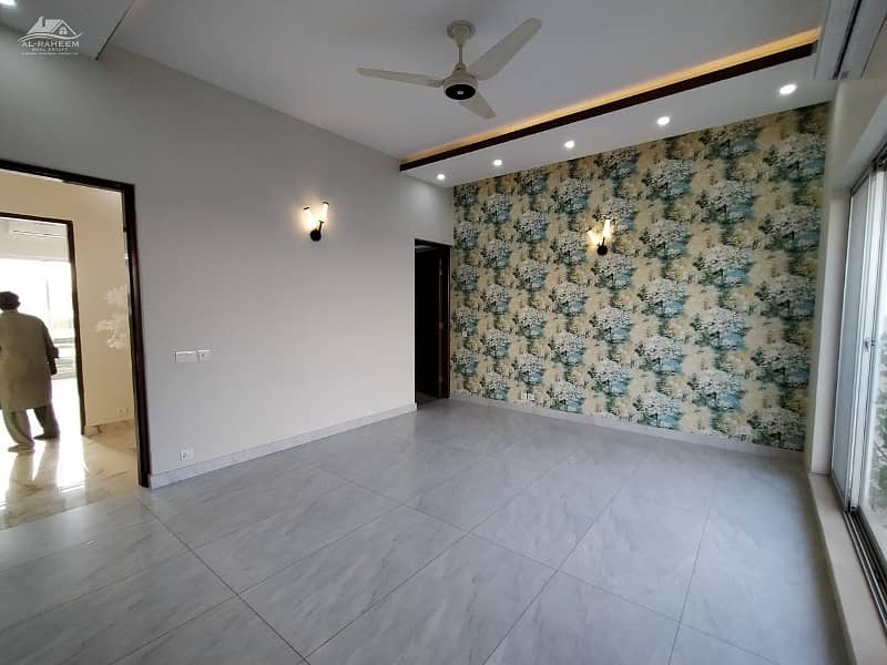 KANAL SLIGTLY USE FULL BASEMENT HOUSE NEAR JALAL SONS TOP LOCATION 14